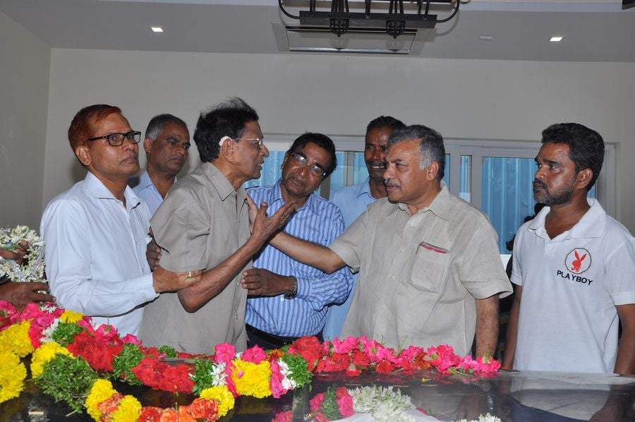 Celebs Condolences to Dr C Narayana Reddy Pictures