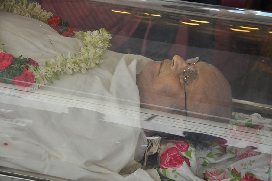 Celebs Condolences to Dr C Narayana Reddy Pictures