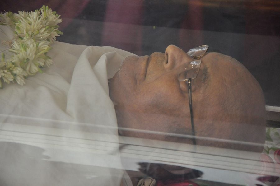 Celebs Condolences to Dr C Narayana Reddy Pictures