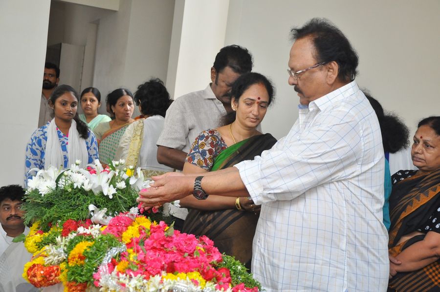 Celebs Condolences to Dr C Narayana Reddy Pictures