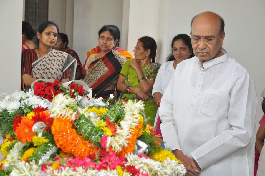Celebs Condolences to Dr C Narayana Reddy Pictures