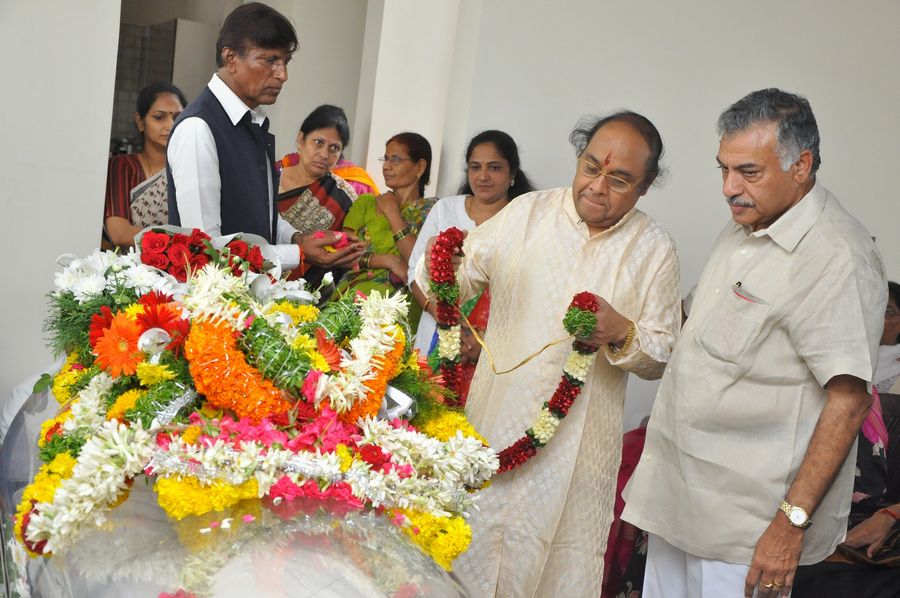 Celebs Condolences to Dr C Narayana Reddy Pictures