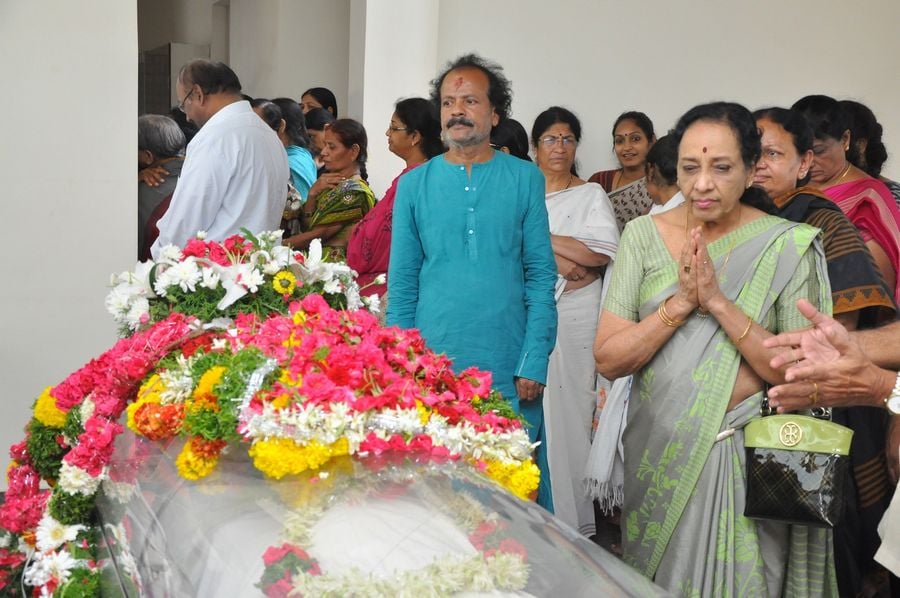 Celebs Condolences to Dr C Narayana Reddy Pictures