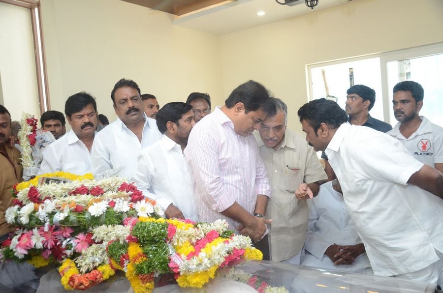 Celebs Condolences to Dr C Narayana Reddy Pictures
