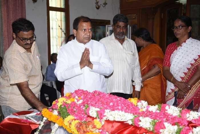 Celebs Pay Condolence to Madala Ranga Rao Photos