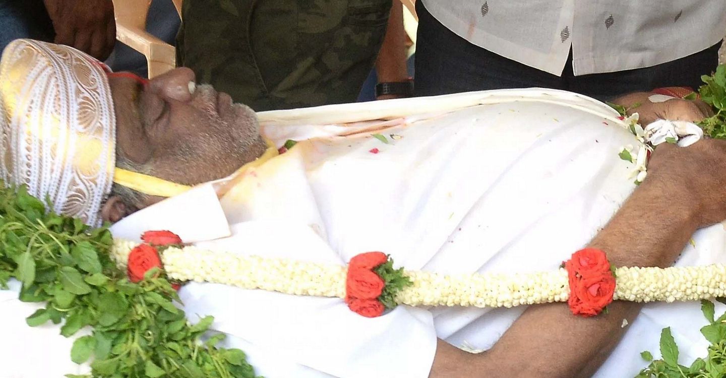 Celebs Pay Emotional Tributes to Ambareesh Pics