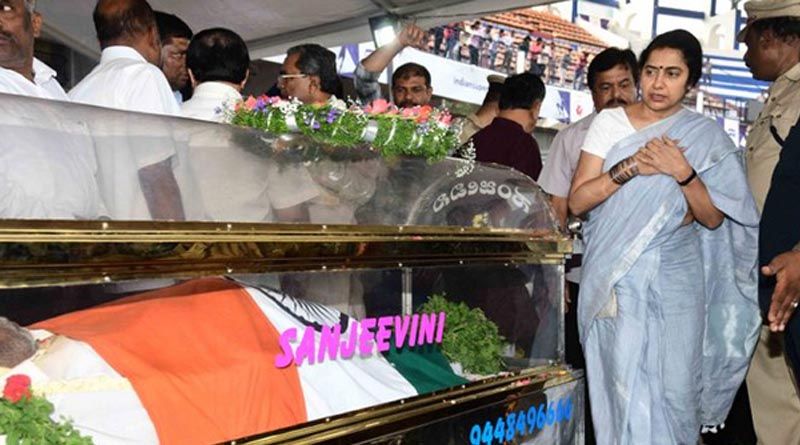 Celebs Pay Emotional Tributes to Ambareesh Pics