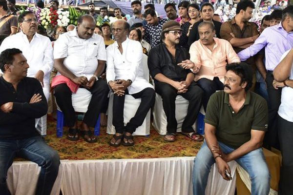 Celebs Pay Emotional Tributes to Ambareesh Pics