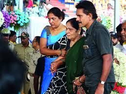 Celebs Pay Emotional Tributes to Ambareesh Pics