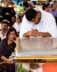 Celebs Pay Emotional Tributes to Ambareesh Pics