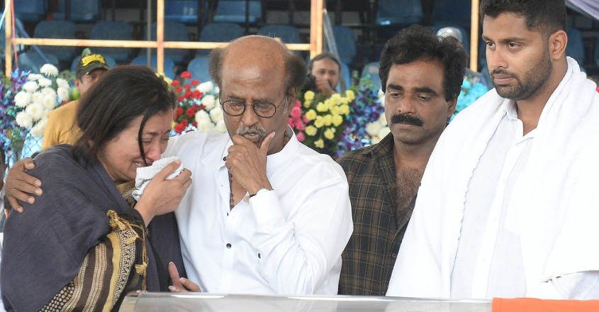 Celebs Pay Emotional Tributes to Ambareesh Pics