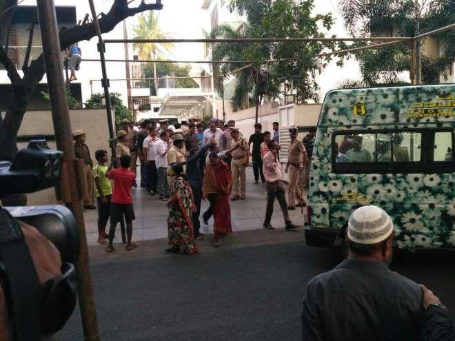 Celebs Pay Last Respect To Parvathamma Rajkumar