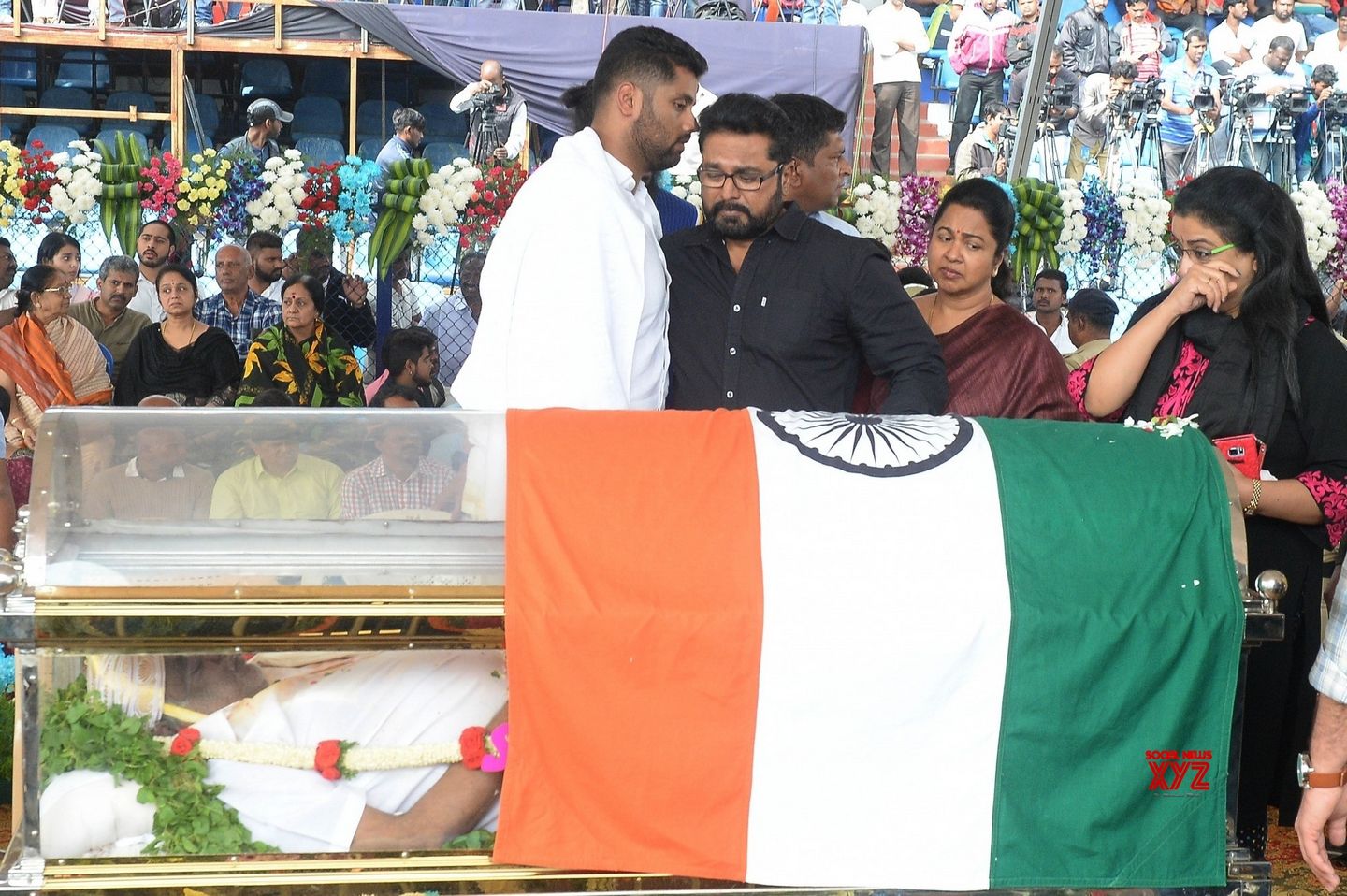 Celebs Pay Tributes to Ambareesh Photos