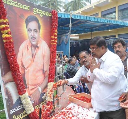 Celebs Pay Tributes to Ambareesh Photos