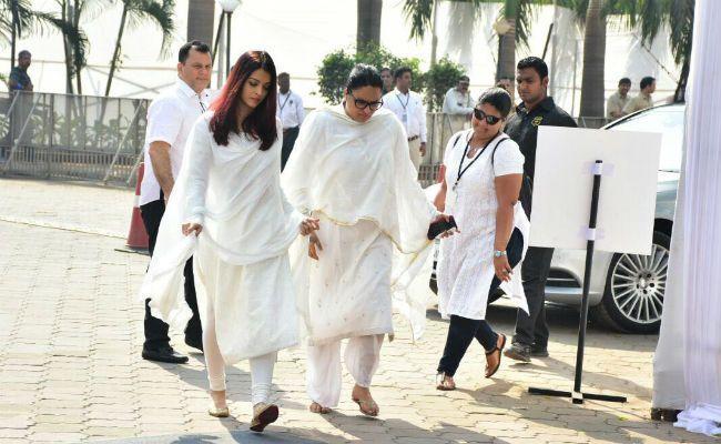 Celebs arrive at the Lokhandwala Sports Club to pay last respects to Sridevi