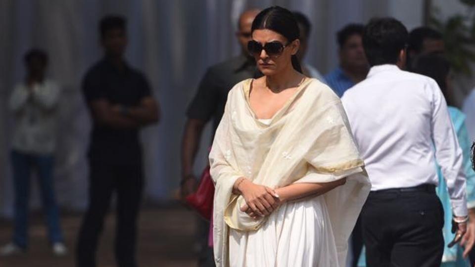 Celebs arrive at the Lokhandwala Sports Club to pay last respects to Sridevi