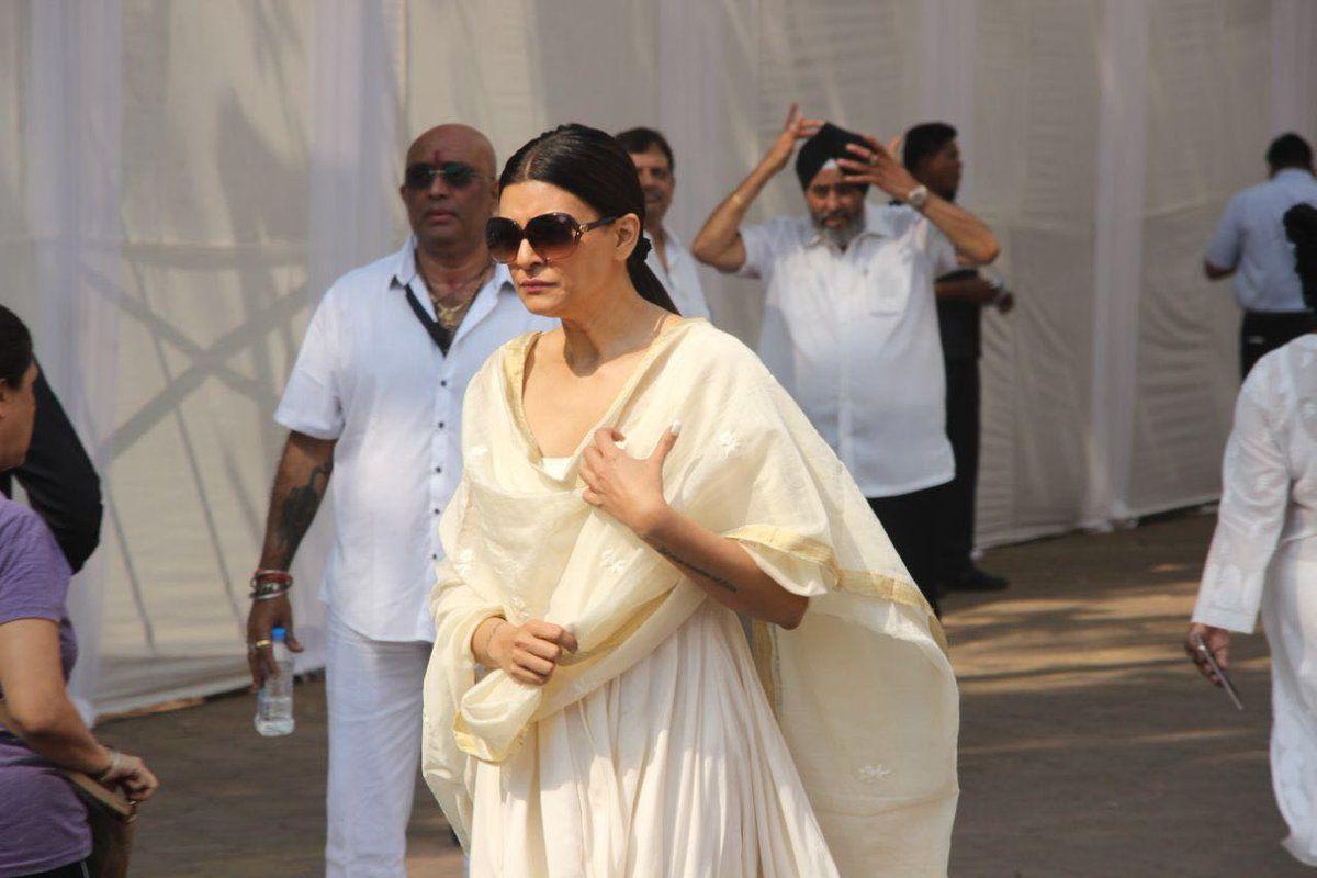 Celebs arrive at the Lokhandwala Sports Club to pay last respects to Sridevi