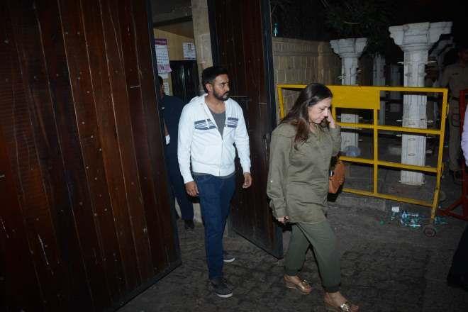 Celebs arrives at Anil Kapoor’s residence Photos