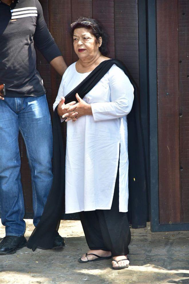 Celebs arrives at Anil Kapoor’s residence Photos