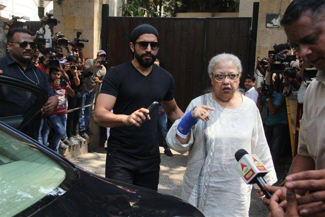 Celebs arrives at Anil Kapoor’s residence Photos