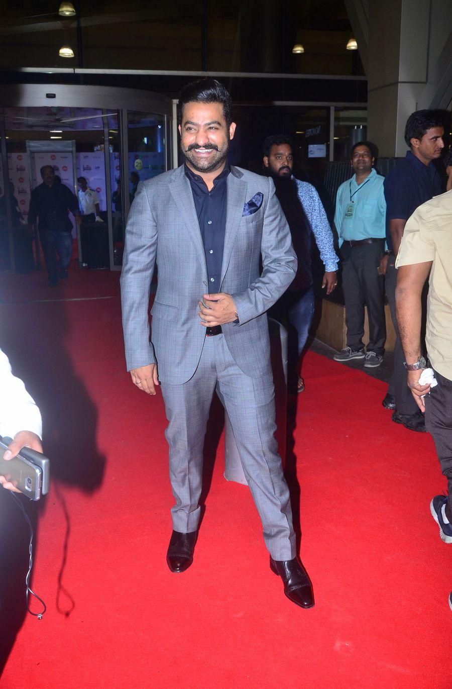 Celebs at 64th Jio Filmfare Awards 2017 Photos