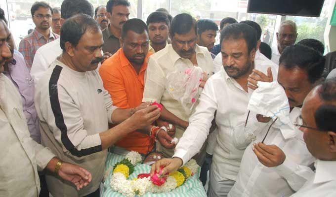 Celebs at Gali Muddu Krishnama Naidu Condolence Photos