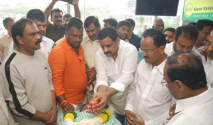 Celebs at Gali Muddu Krishnama Naidu Condolence Photos