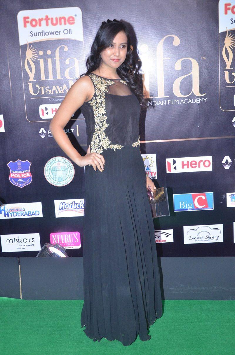 Celebs at IIFA Utsavam Awards 2017 Photos