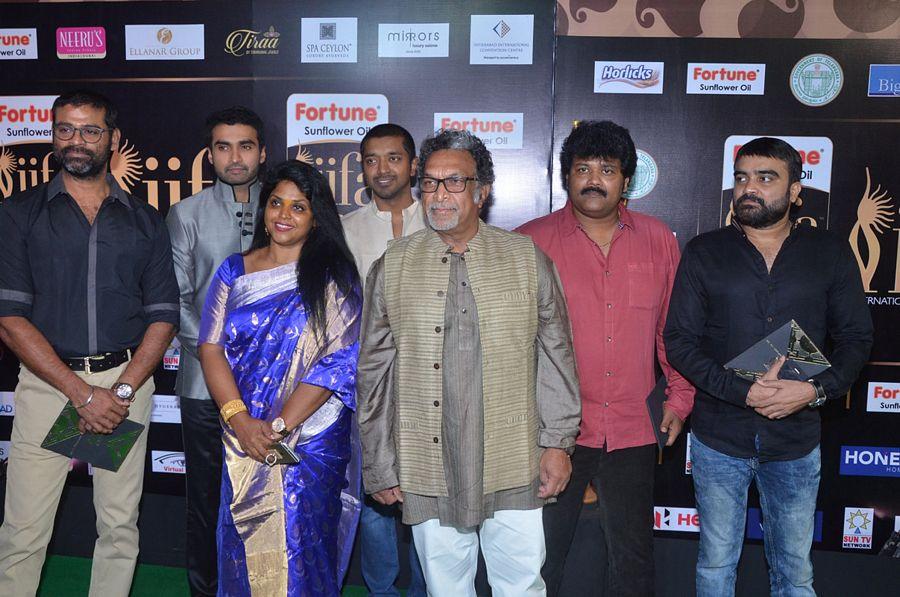 Celebs at IIFA Utsavam Awards 2017 Photos