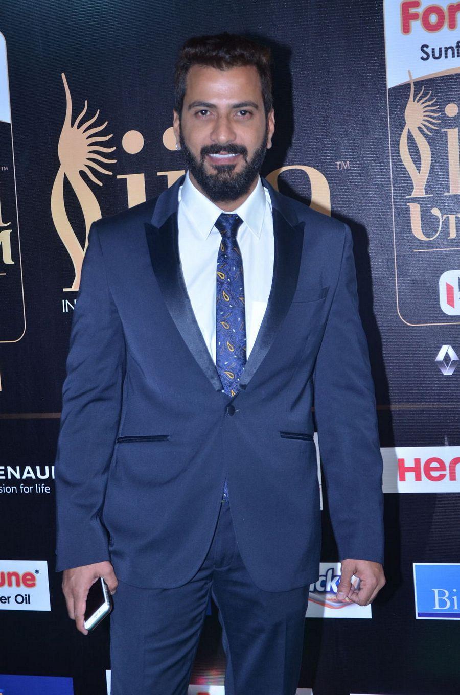 Celebs at IIFA Utsavam Awards 2017 Photos