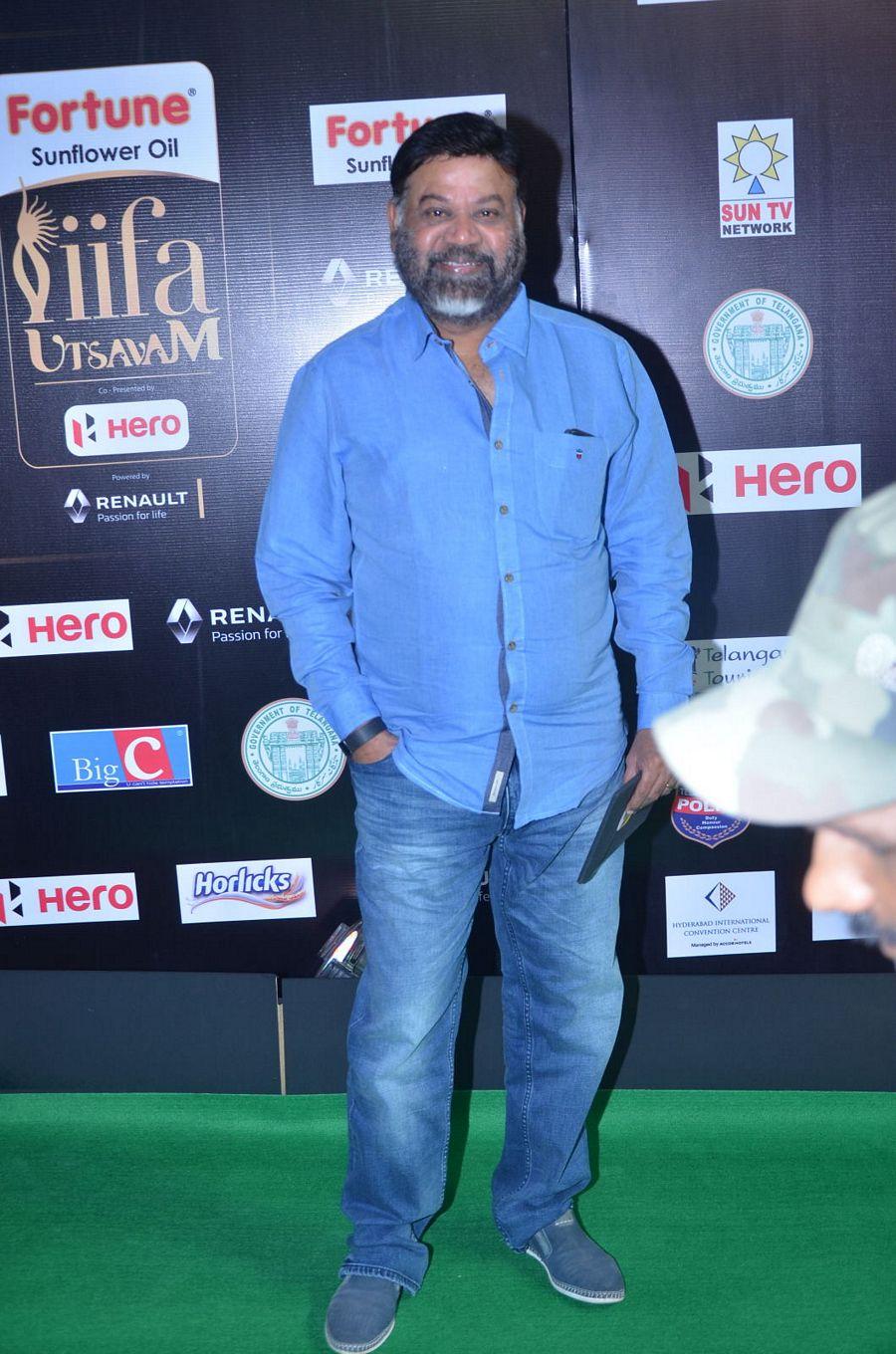 Celebs at IIFA Utsavam Awards 2017 Photos