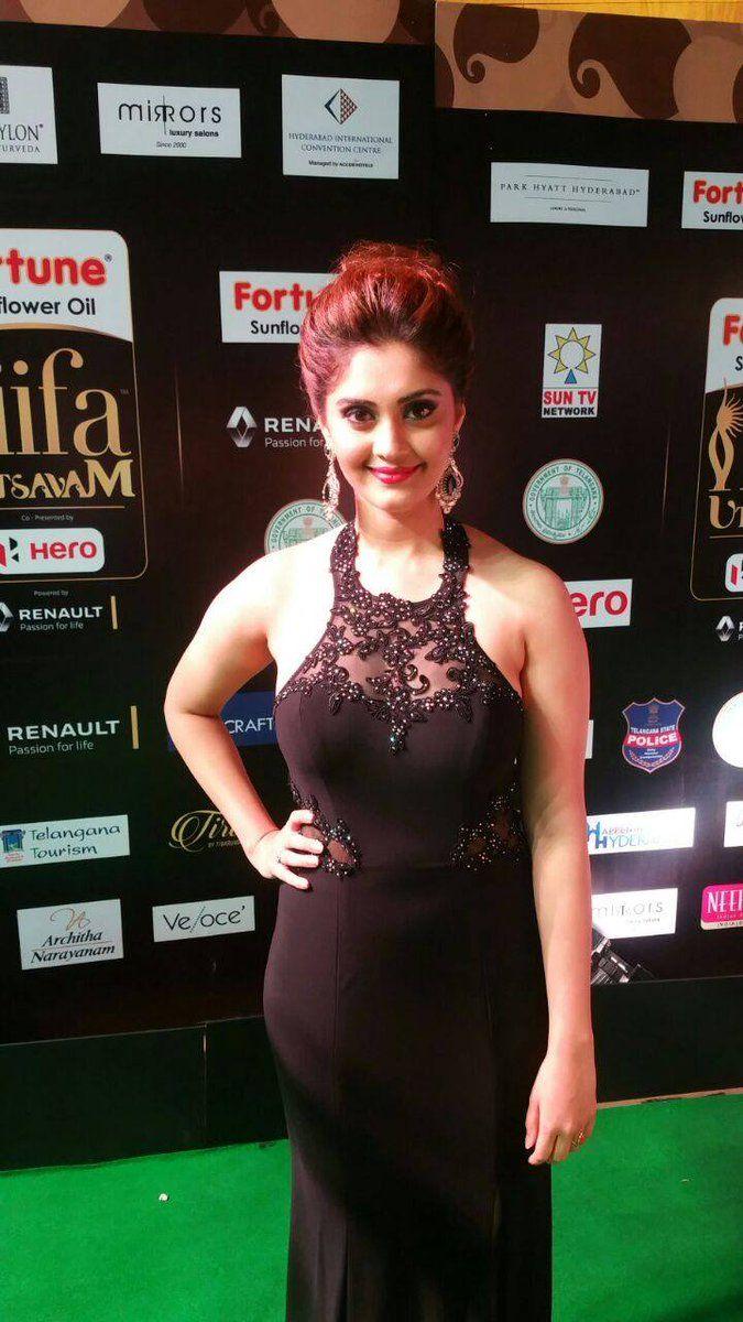 Celebs at IIFA Utsavam Awards 2017 Photos