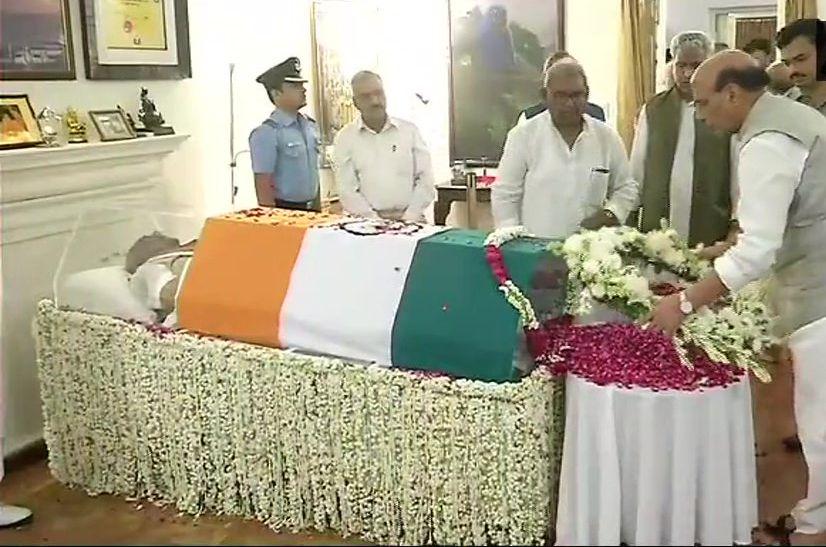 Celebs pays tribute to former Prime Minister Atal Bihari Vajpayee