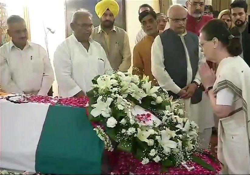 Celebs pays tribute to former Prime Minister Atal Bihari Vajpayee