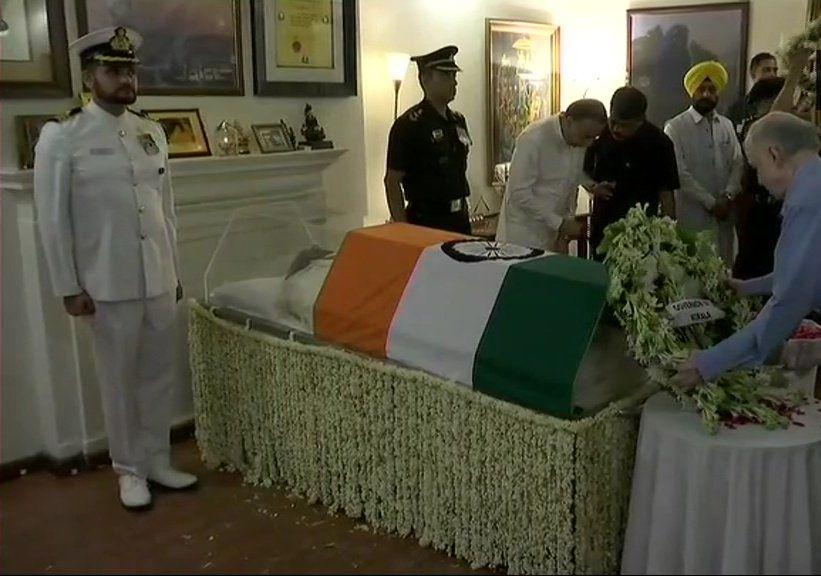 Celebs pays tribute to former Prime Minister Atal Bihari Vajpayee