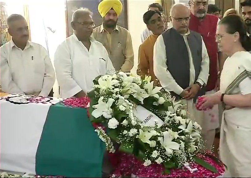 Celebs pays tribute to former Prime Minister Atal Bihari Vajpayee