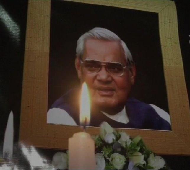 Celebs pays tribute to former Prime Minister Atal Bihari Vajpayee