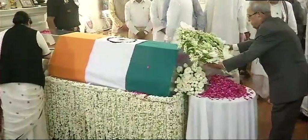 Celebs pays tribute to former Prime Minister Atal Bihari Vajpayee