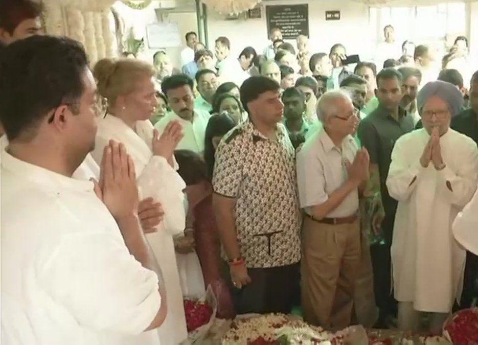 Chennai: M Karunanidhi being laid to rest at Marina beach