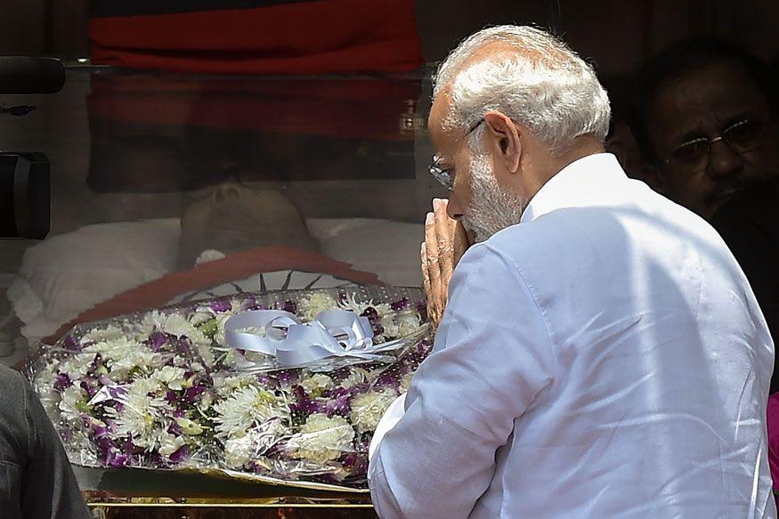 Chennai joins Kalaignar Karunanidhi on his final journey Photos