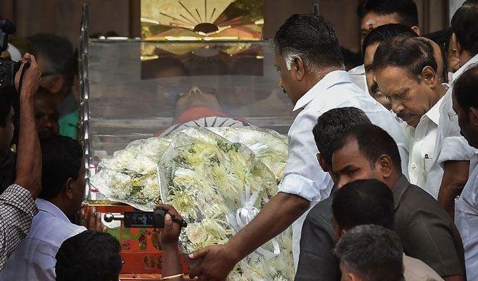 Chennai joins Kalaignar Karunanidhi on his final journey Photos