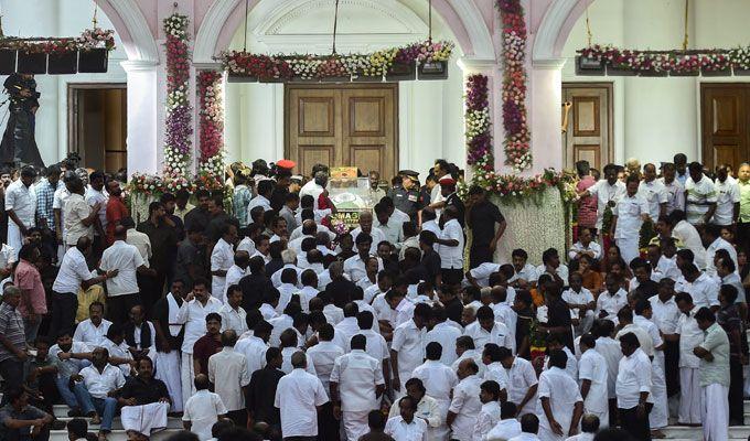 Chennai joins Kalaignar Karunanidhi on his final journey Photos