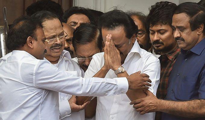 Chennai joins Kalaignar Karunanidhi on his final journey Photos