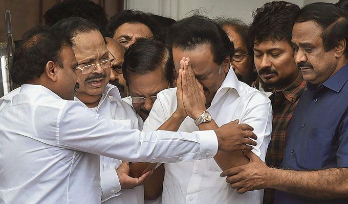 Chennai joins Kalaignar Karunanidhi on his final journey Photos