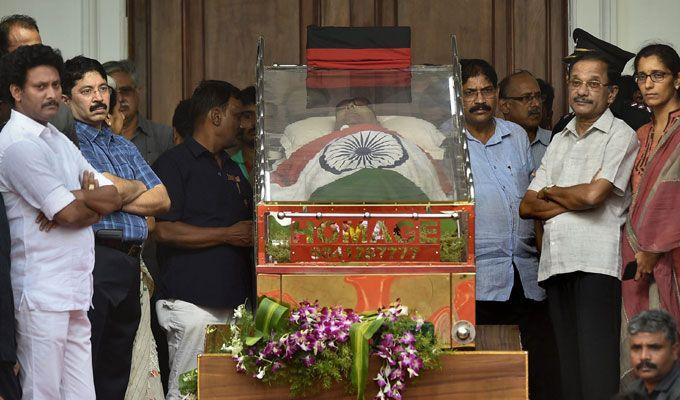 Chennai joins Kalaignar Karunanidhi on his final journey Photos