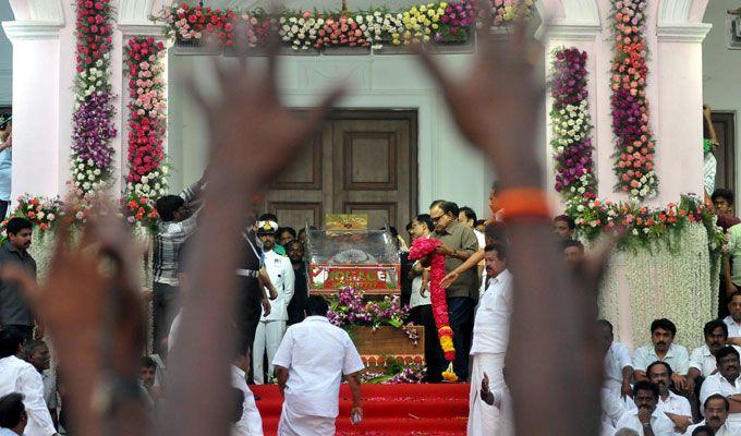 Chennai joins Kalaignar Karunanidhi on his final journey Photos