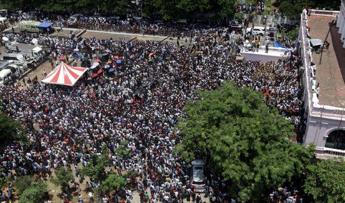 Chennai joins Kalaignar Karunanidhi on his final journey Photos