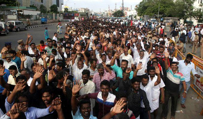 Chennai joins Kalaignar Karunanidhi on his final journey Photos