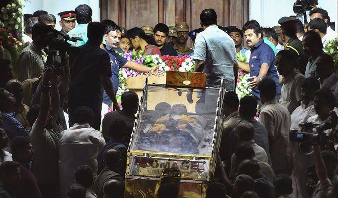 Chennai joins Kalaignar Karunanidhi on his final journey Photos