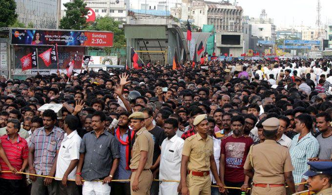 Chennai joins Kalaignar Karunanidhi on his final journey Photos